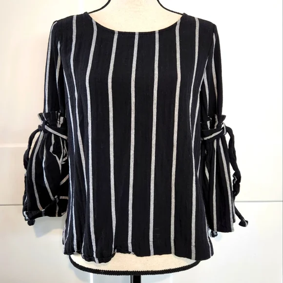 🍉 Lucky Brand Top Black White Medium - Picture 1 of 4
